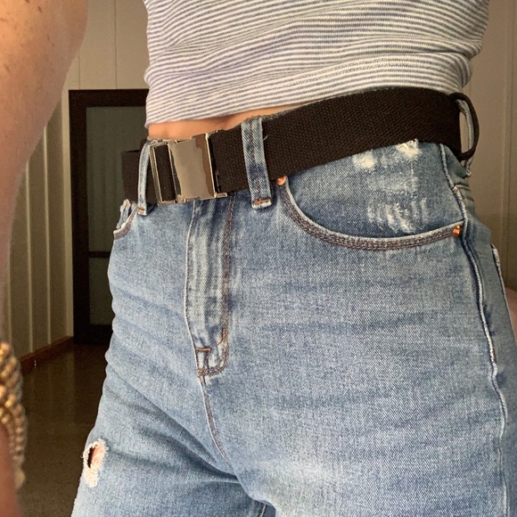 Brandy Melville Accessories - Brandy Melville Buckle Belt